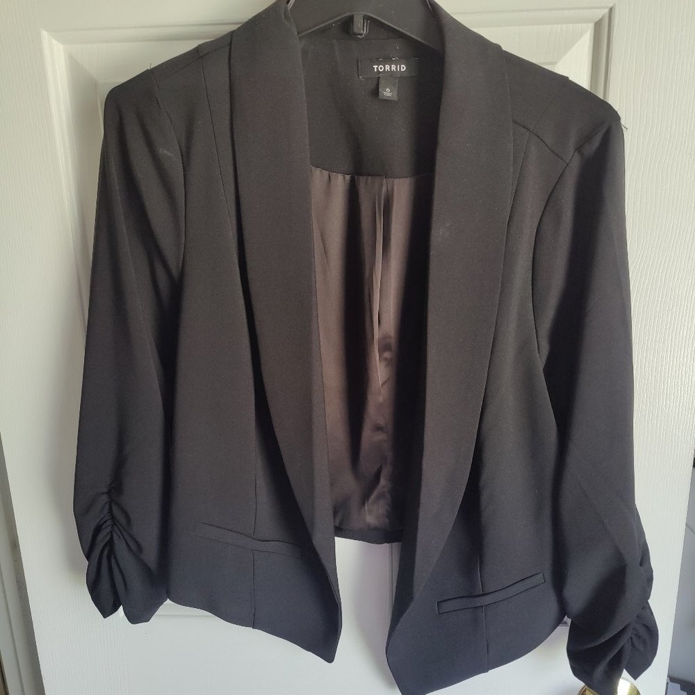 Torrid ruched sleeve open front blazer size 0